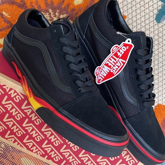 Vans Men’s Old Skool
(Flame Wall) Black/Black
VN0A38G1Q8Q
Sneakers - Picture 11 of 16